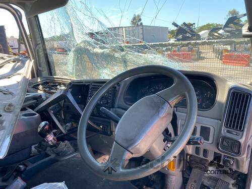 caption Mitsubishi Fighter Curtainsider