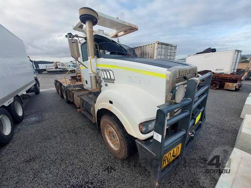 caption Mack Titan Superliner
