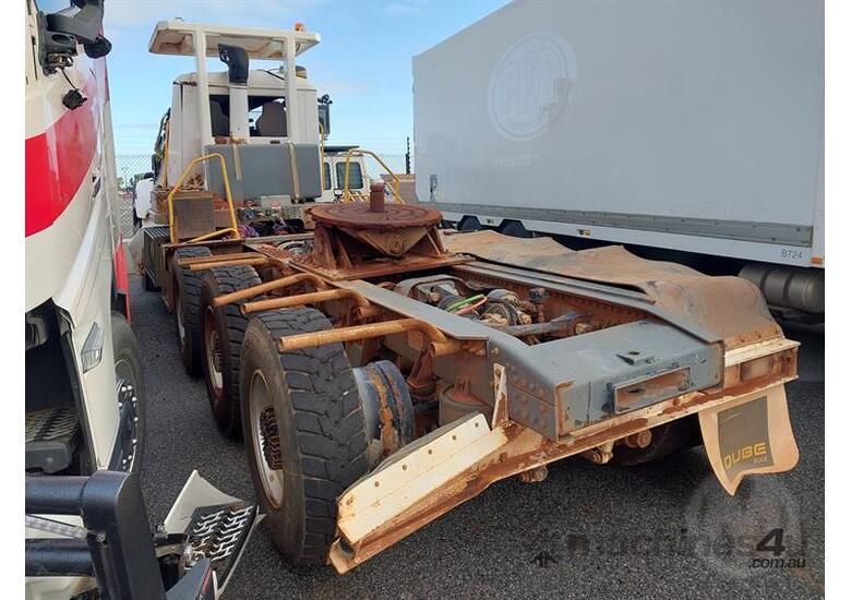 caption Mack Titan Superliner