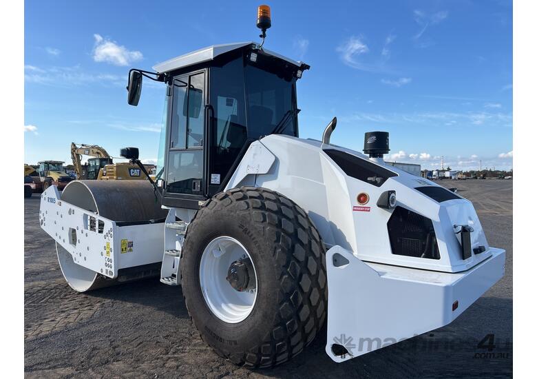 2023 Ammann ARS 110 HX Smooth Drum Compactor