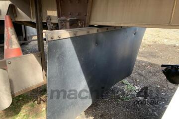 2011 Marshall Lethlean MLLWTA21TWTE Tri Axle Fuel Tanker Combination