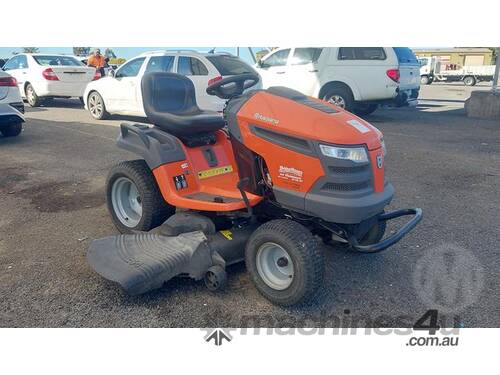 caption Husqvarna YTH2754 Twin