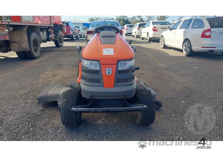 caption Husqvarna YTH2754 Twin
