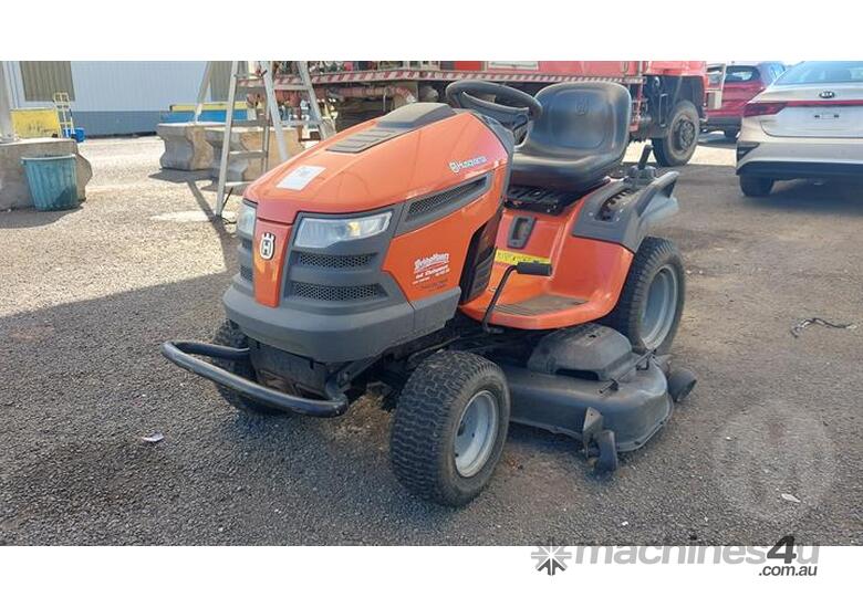 caption Husqvarna YTH2754 Twin
