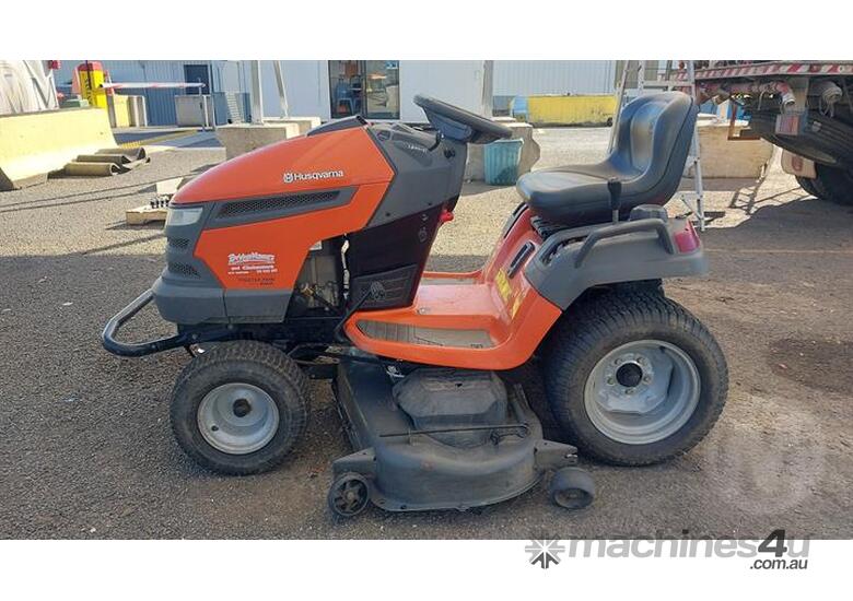 caption Husqvarna YTH2754 Twin