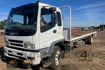 (8970) 2006 Isuzu approximately 56000 ks 24 ish foot tray. 8 tonner