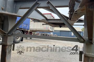 2022 Maxitrans ST3 Tri Axle Skel Trailer