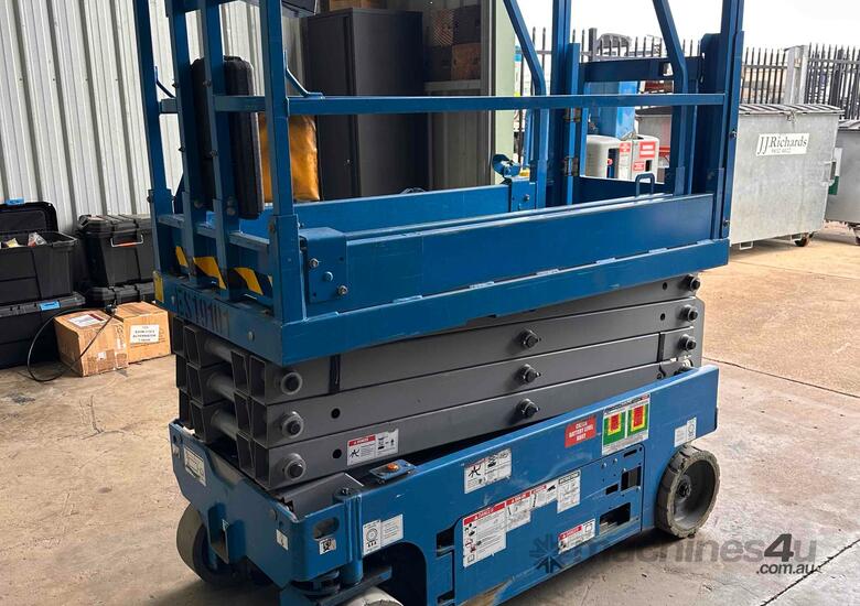 2018 Genie GS1932 - 19ft Electric Scissor Lift image 4