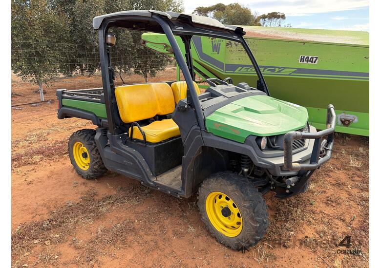 John Deere Gator UTV