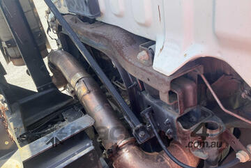 Hino 2003   FY Hook Bin Truck