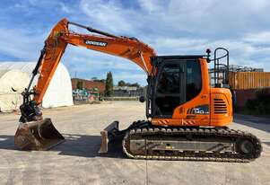 Excavator Tracked 2021 Doosan DX140LC 1,560 hrs Tilt Hitch, Hammer, Buckets Tier 1 Spec