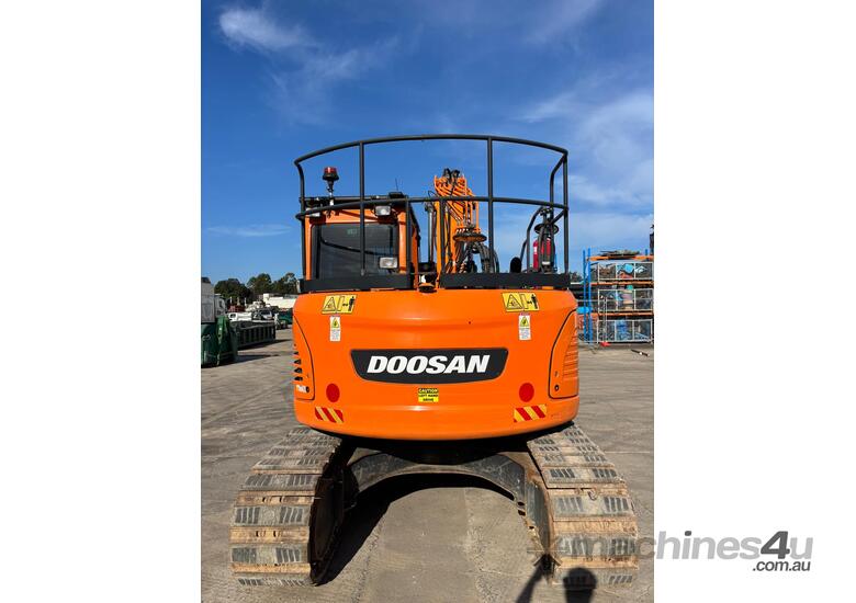 Excavator Tracked 2021 Doosan DX140LC – 1,560 hrs – Tilt Hitch, Hammer, Buckets – Tier 1 Spec