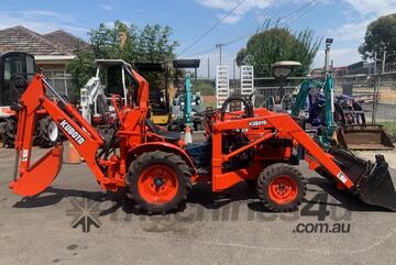 KUBOTA B7100HST WITH BUCKET- BACKHOE