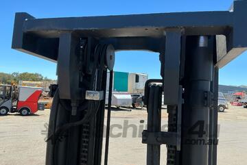 2018 Crown CG25GP 3 Stage Container Mast