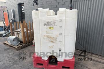 330 gallon 1249L IBC Tote Synder Industries CageBuster Hazardous goods CAMLOCK