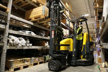 2T Narrow Aisle OP Articulated Forklift