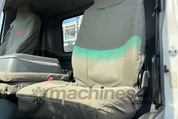2014 Isuzu FSS550 Service Body / Crane Truck