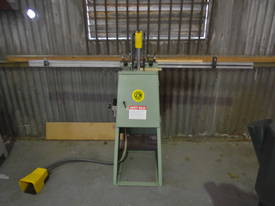Notching guilotine - picture0' - Click to enlarge