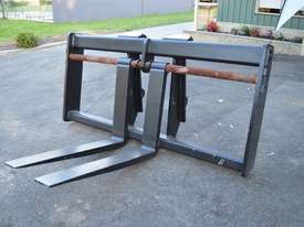 PALLET FORKS TO SUIT CAT IT LOADER - picture0' - Click to enlarge