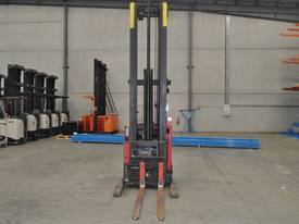 RAYMOND R45 Reach Forklift - picture2' - Click to enlarge