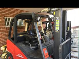 Linde 2.5 tonne container mast forklift - Hire - picture1' - Click to enlarge
