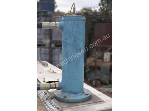 Hydraulic Cylinder used as pressure intensifier 