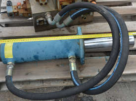 Hydraulic Cylinder used as pressure intensifier  - picture1' - Click to enlarge