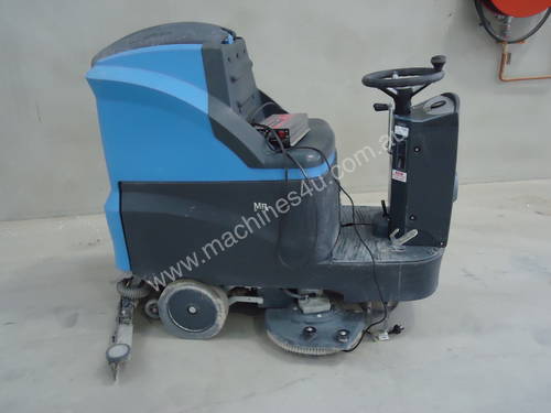 CONQUEST MR85B RIDE ON FLOOR SCRUBBER DRYER MACHINE - Only 51.5 Hrs