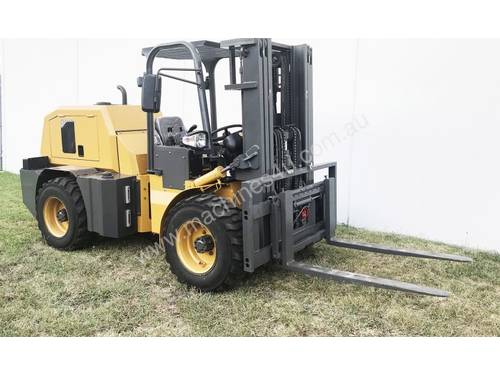 2018 SUMMIT ALL TERRAIN CONTAINER FORKLIFT