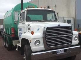 Ford LNT8000 Water truck Truck - picture0' - Click to enlarge