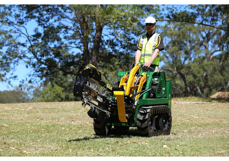 caption KANGA PT728 7 SERIES PETROL MINI LOADER