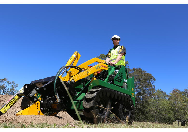 caption KANGA PT728 7 SERIES PETROL MINI LOADER