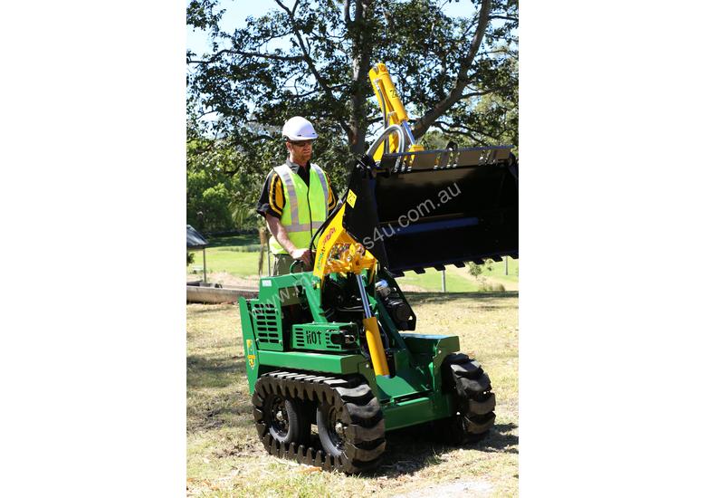 caption KANGA PT728 7 SERIES PETROL MINI LOADER