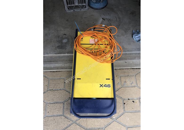 caption Cimex X46, Escalator and travelator cleaner