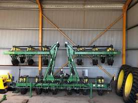 John Deere 1720 Planters Seeding/Planting Equip - picture0' - Click to enlarge