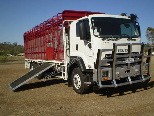 Isuzu FXY 240-350 Stock/Cattle crate Truck