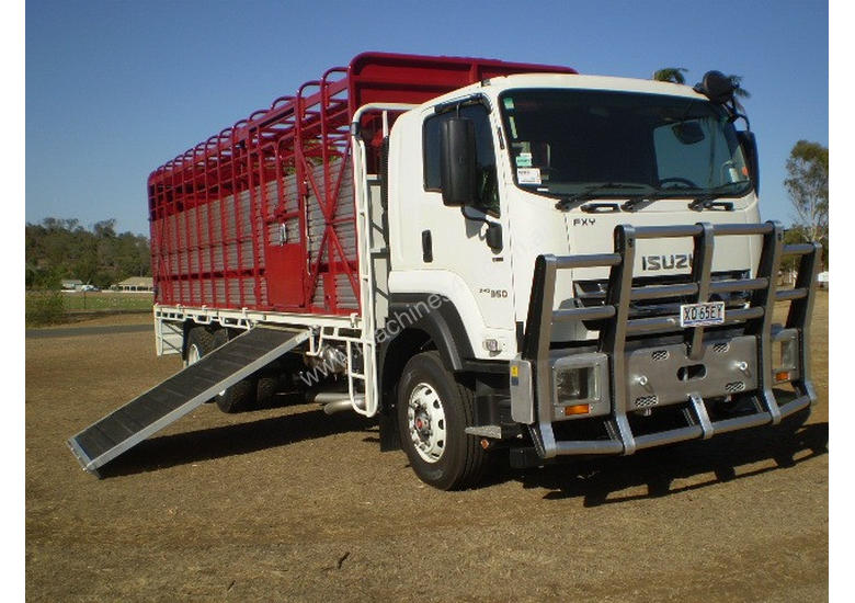 Used Isuzu Isuzu FXY 240350 Stock Cattle crate Truck Cattle Trucks in