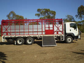 Isuzu FXY 240-350 Stock/Cattle crate Truck - picture2' - Click to enlarge