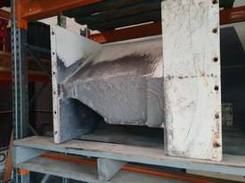 Arrow 770 kerb machine with 5 moulds - picture0' - Click to enlarge