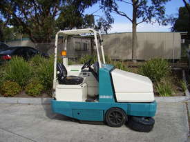 Advance 6550E Rider Vacuum Sweeper - picture1' - Click to enlarge
