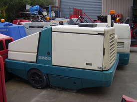 Advance 6550E Rider Vacuum Sweeper - picture2' - Click to enlarge