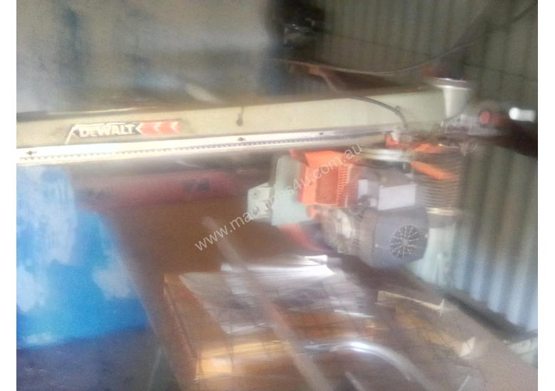 Used 1998 dewalt Radial arm saw an cwitg compound miter cut Radial Arm