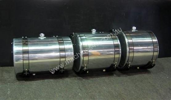 caption HYDRAULIC OIL TANKS / POLISHED ALLOY