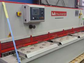 SHEETMETAL GUILOTINE 3.2 M X 6 MM - picture0' - Click to enlarge