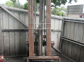 Toyota 1.8 ton Used Forklift Mast #A134 - picture0' - Click to enlarge
