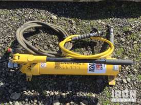 2013 (Unverified) Enerpac P80 Hydraulic Hand Pump - picture0' - Click to enlarge