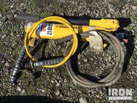 2013 (Unverified) Enerpac P80 Hydraulic Hand Pump - picture1' - Click to enlarge