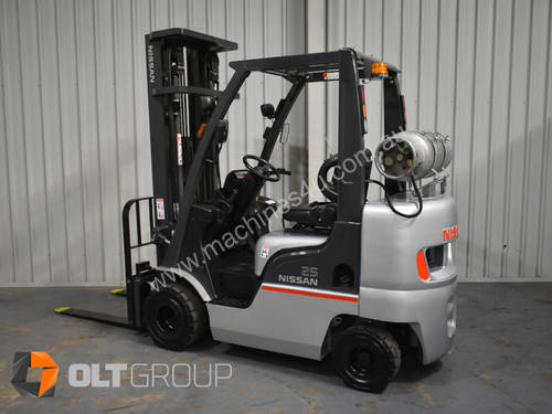 USED NISSAN P1F2A25DU COMPACT 2.5 TONNE FORKLIFT