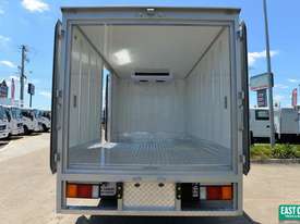 2019 HYUNDAI EX6 SWB Refrigerated Truck Pantech Freezer - picture2' - Click to enlarge