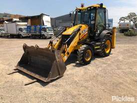 2012 JCB 3CX - picture2' - Click to enlarge